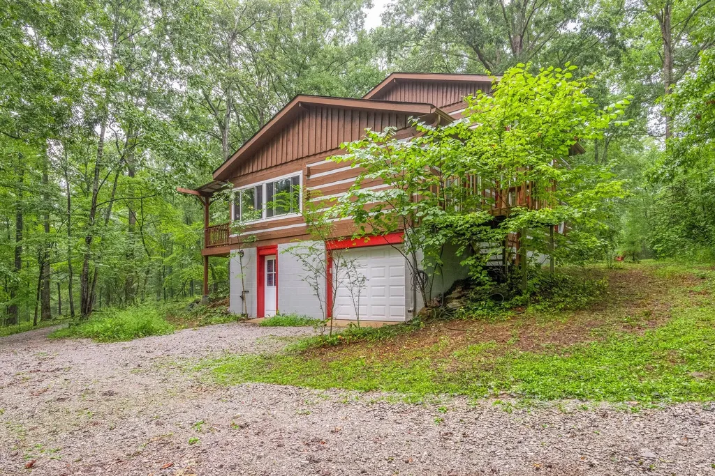 150 Humpty Dumpty Road White Bluff TN 37187