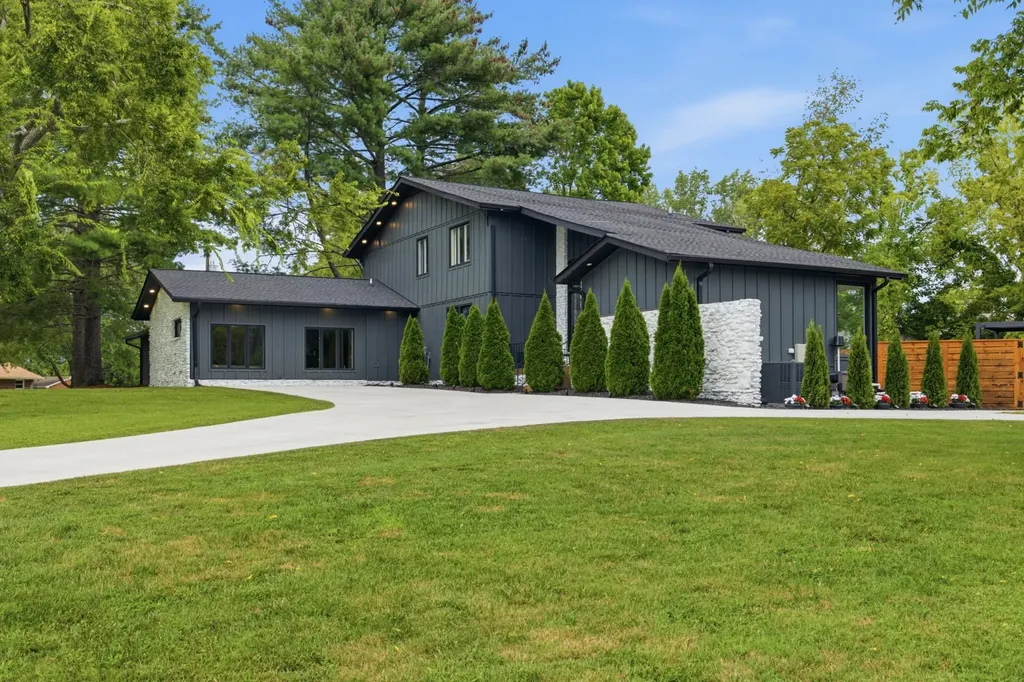 207 Bluegrass Drive Hendersonville TN 37075