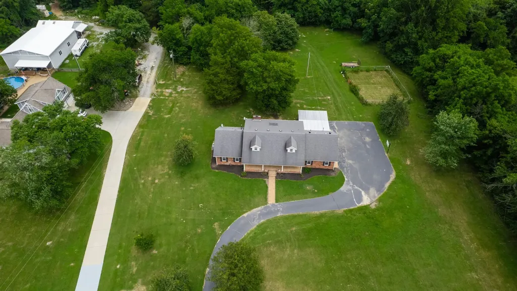 2369 Cairo Bend Road Lebanon TN 37087