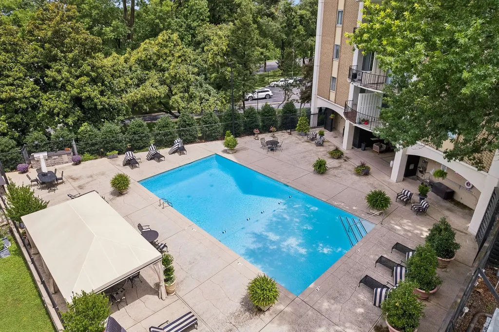 4215 Harding Pike Nashville TN 37205