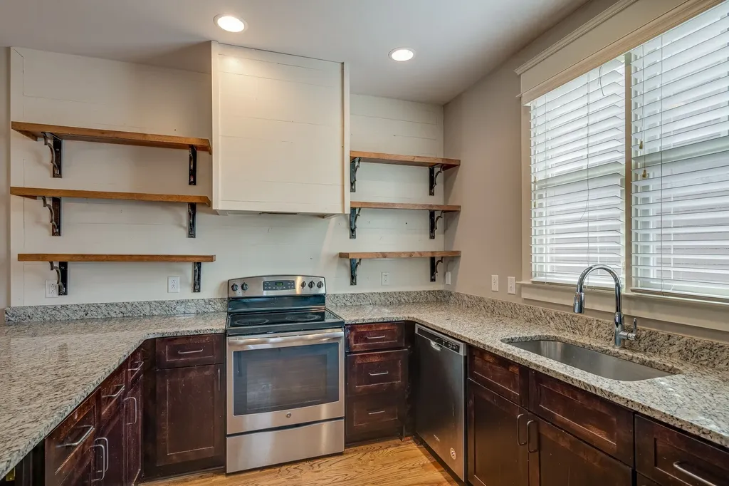 902 Cheatham Place Nashville TN 37208