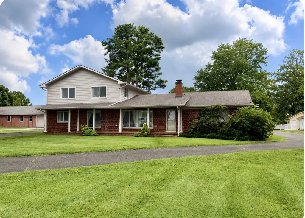 335 Robins Street Lawrenceburg TN 38464