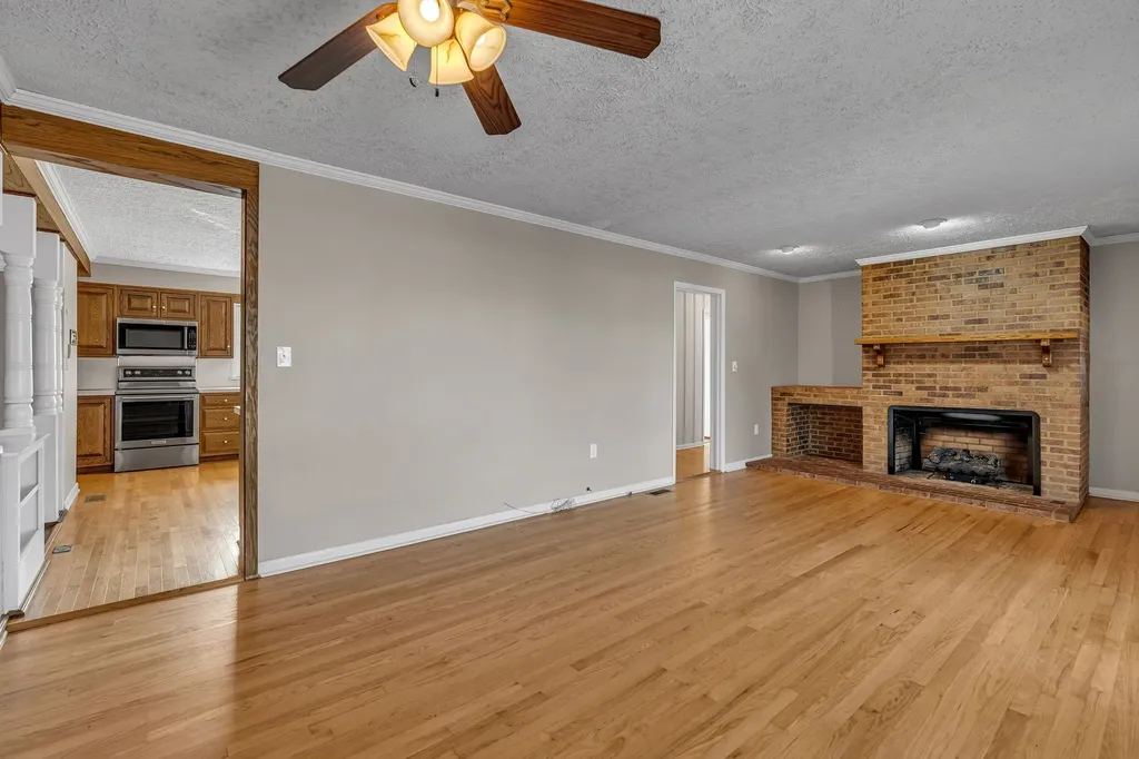 335 Robins Street Lawrenceburg TN 38464