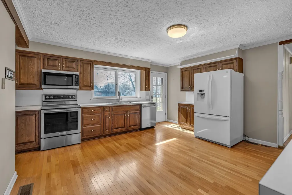 335 Robins Street Lawrenceburg TN 38464