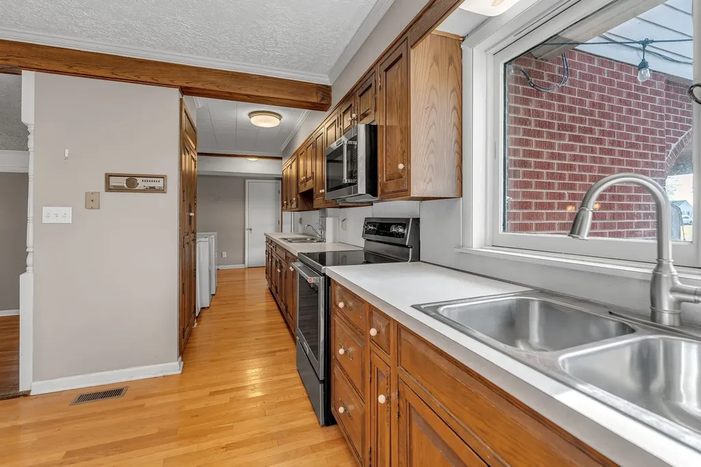 335 Robins Street Lawrenceburg TN 38464