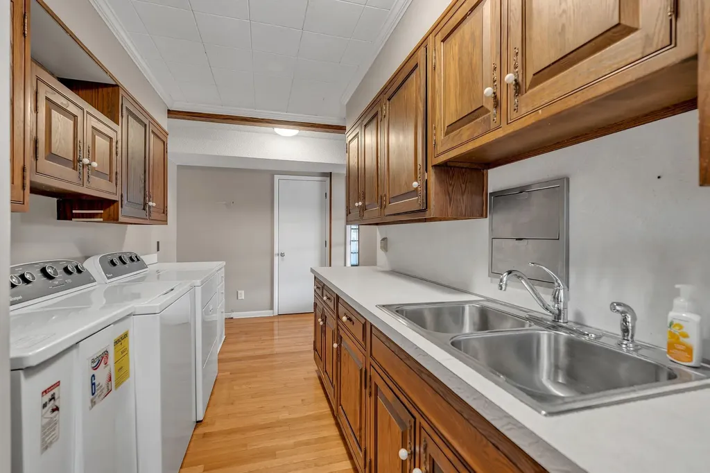 335 Robins Street Lawrenceburg TN 38464