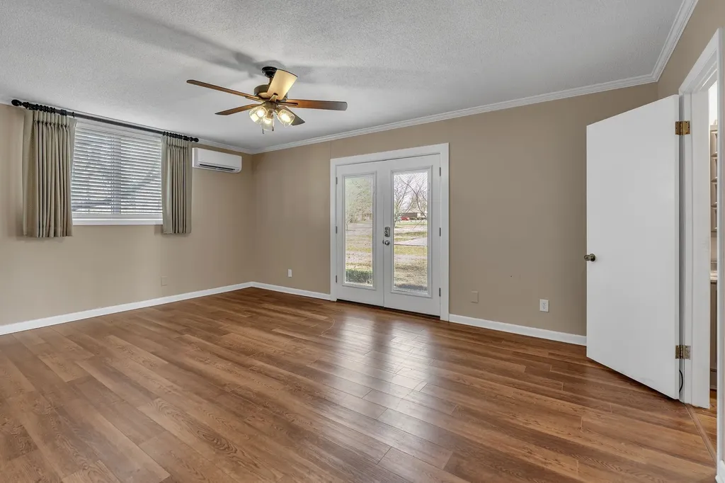 335 Robins Street Lawrenceburg TN 38464