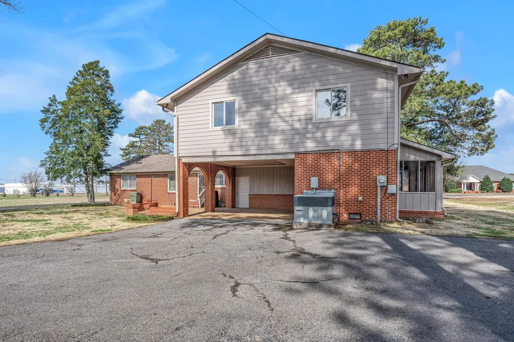 335 Robins Street Lawrenceburg TN 38464