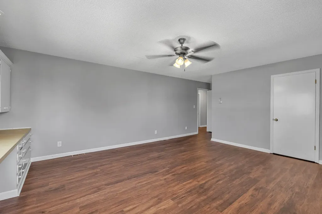 335 Robins Street Lawrenceburg TN 38464