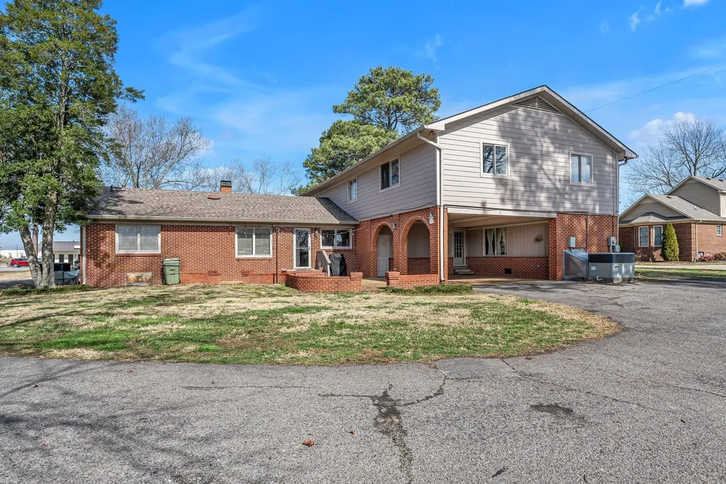 335 Robins Street Lawrenceburg TN 38464