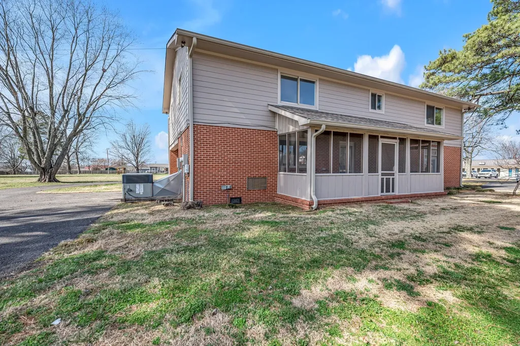 335 Robins Street Lawrenceburg TN 38464