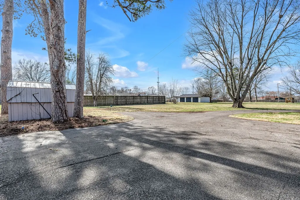 335 Robins Street Lawrenceburg TN 38464