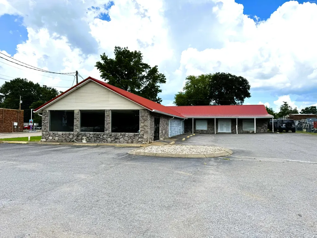 503 N Broadway Portland TN 37148