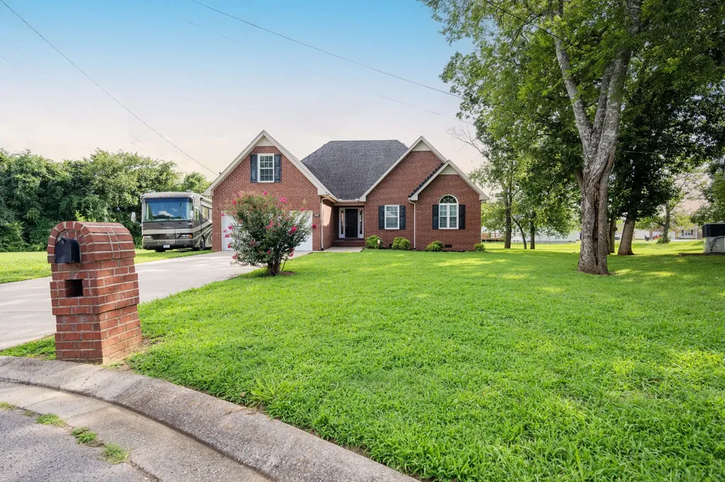 1205 Edgewood Court Murfreesboro TN 37130