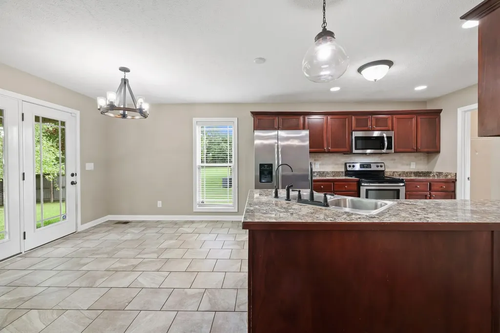 1928 Bell Chase Way Clarksville TN 37040