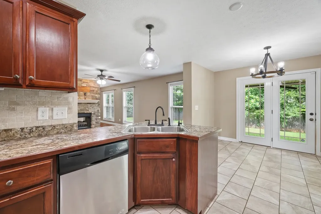 1928 Bell Chase Way Clarksville TN 37040