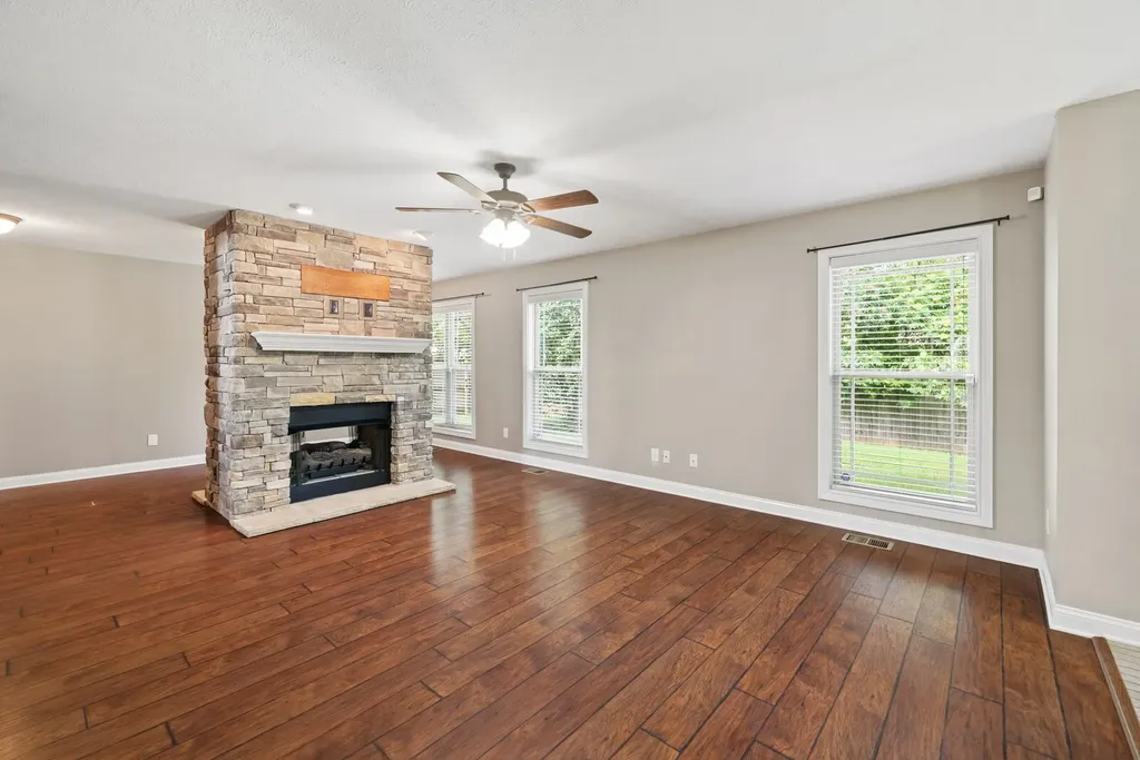 1928 Bell Chase Way Clarksville TN 37040