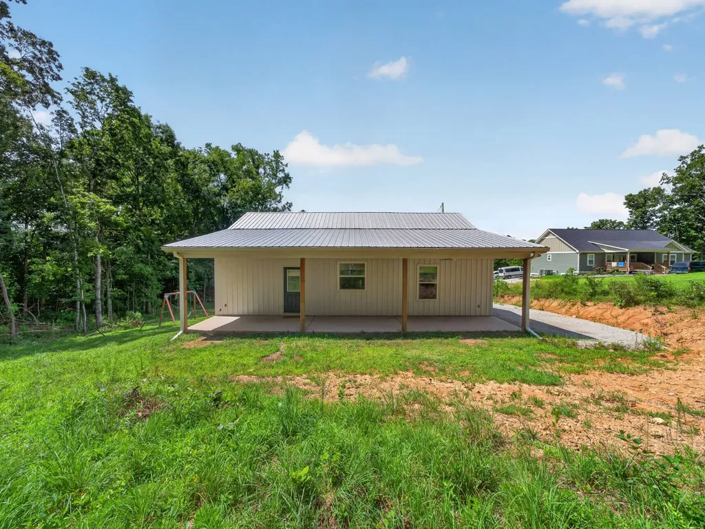 1047 Old County House Road Charlotte TN 37036