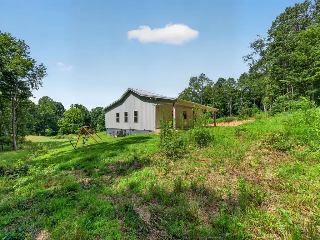 1047 Old County House Road Charlotte TN 37036