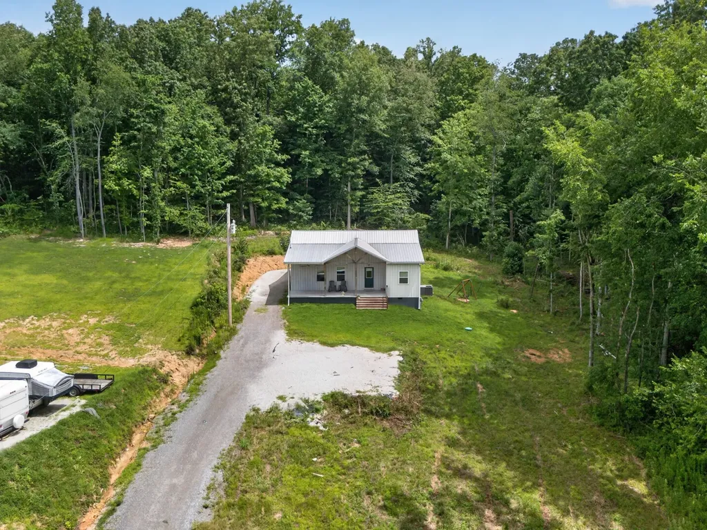 1047 Old County House Road Charlotte TN 37036