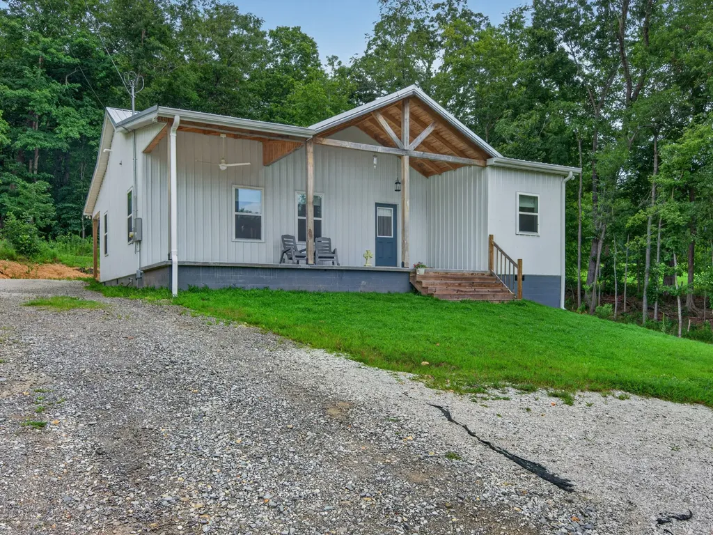 1047 Old County House Road Charlotte TN 37036