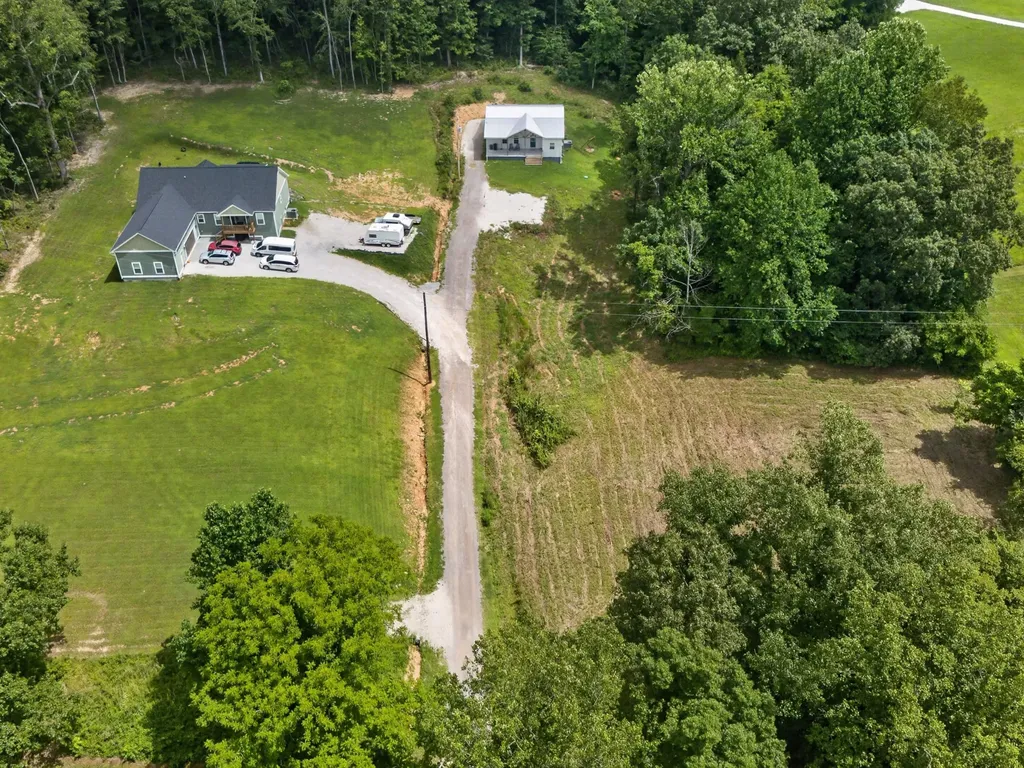 1047 Old County House Road Charlotte TN 37036