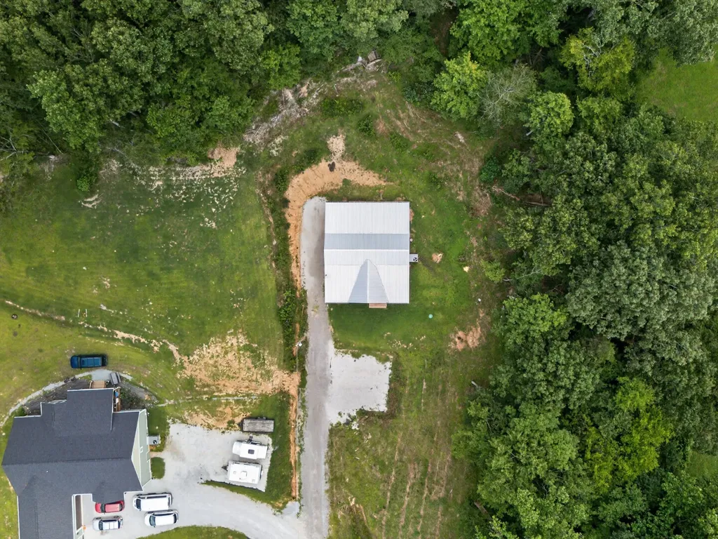 1047 Old County House Road Charlotte TN 37036