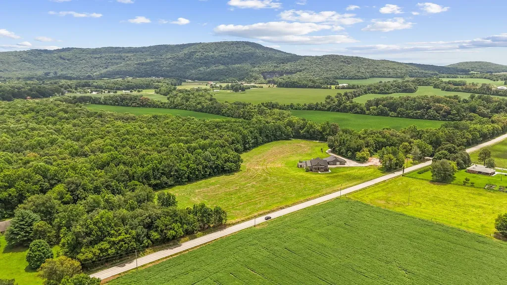 69 Meadows Road Hillsboro TN 37342
