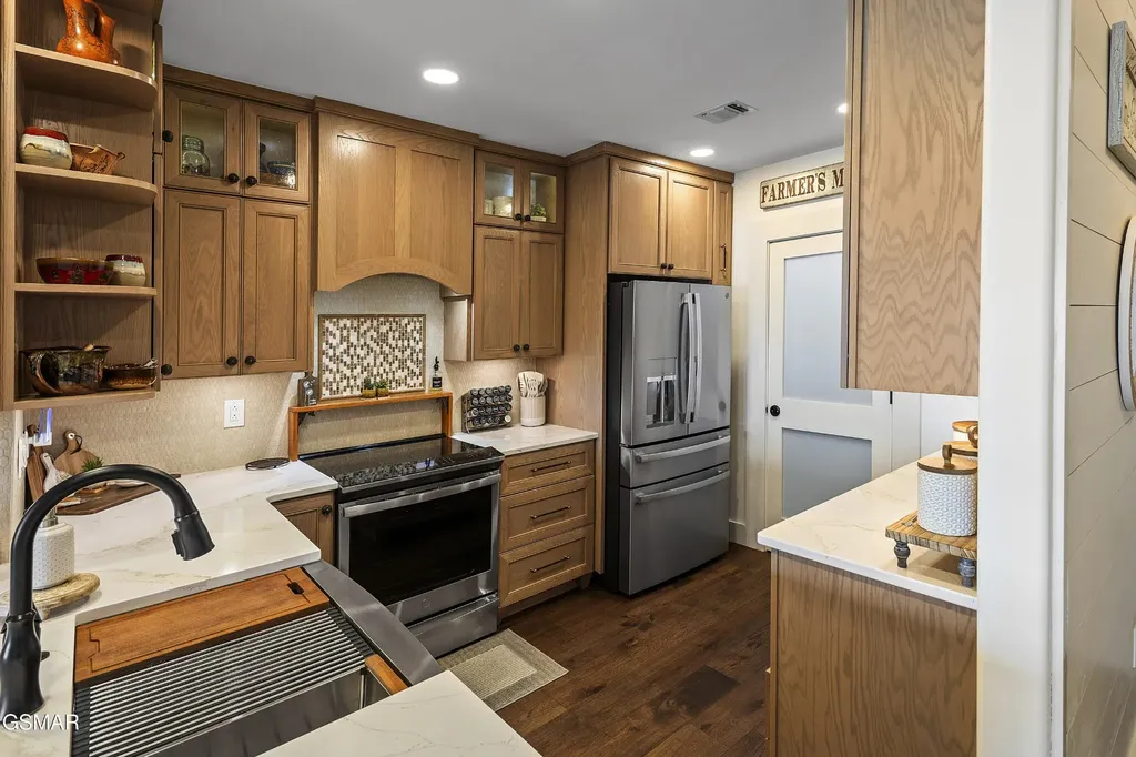 1269 Highway 139 Dandridge TN 37725