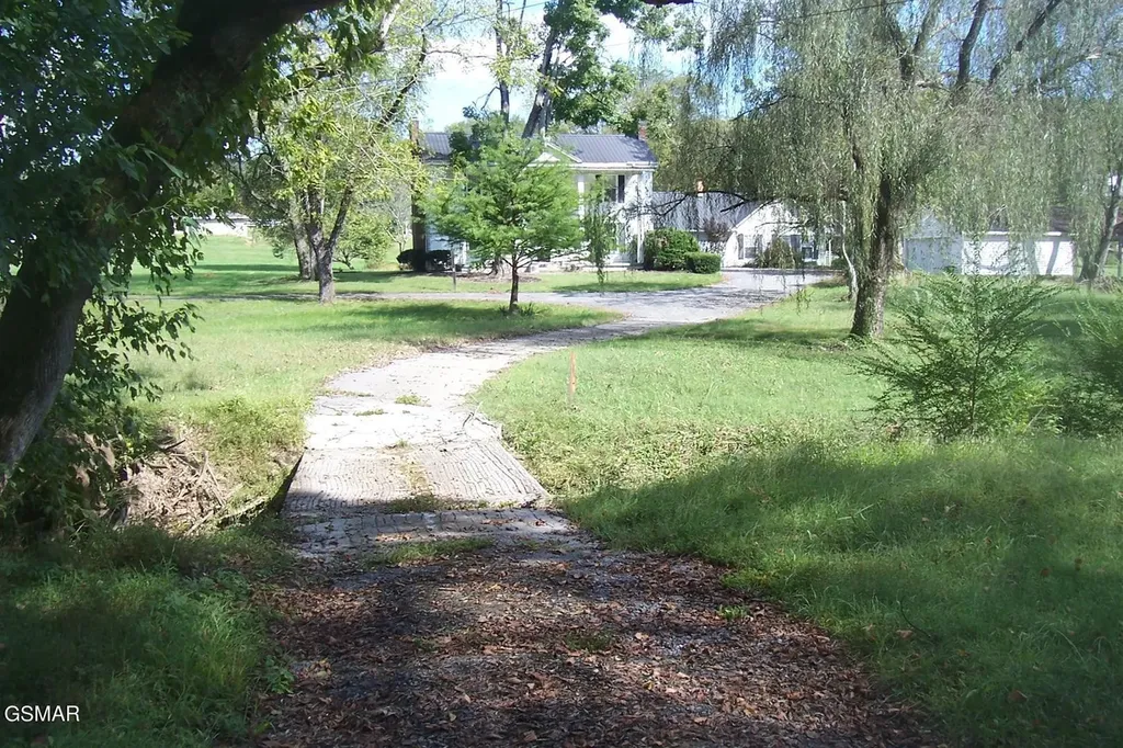 21 Chapman Highway Seymour TN 37865
