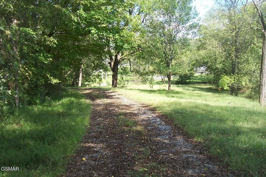 21 Chapman Highway Seymour TN 37865
