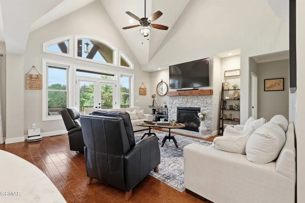 705 Waters Edge Dandridge TN 37725