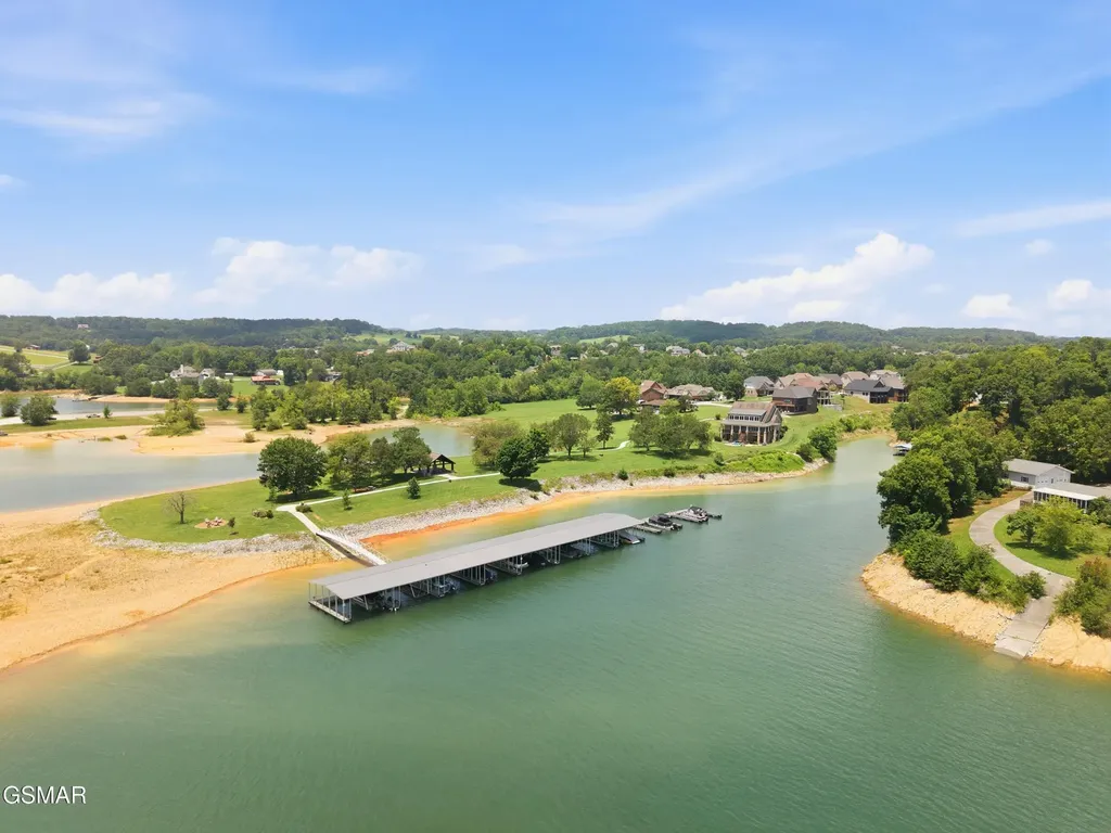 705 Waters Edge Dandridge TN 37725
