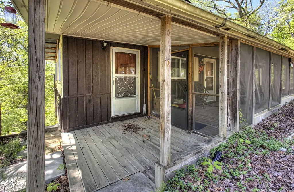 1909 Cheyene Trail Dandridge TN 37725