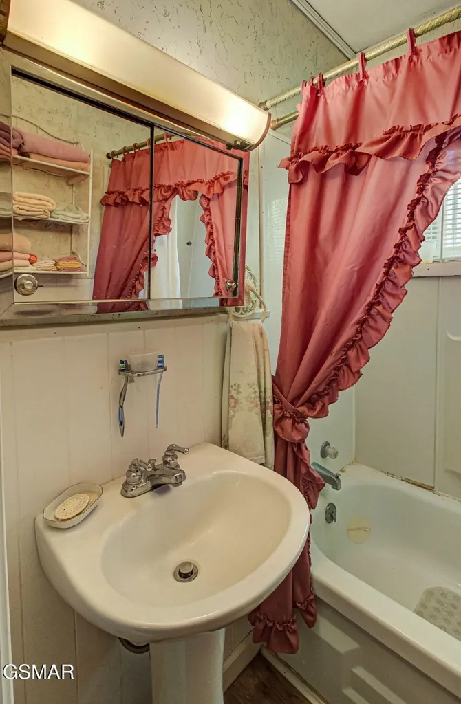 1909 Cheyene Trail Dandridge TN 37725