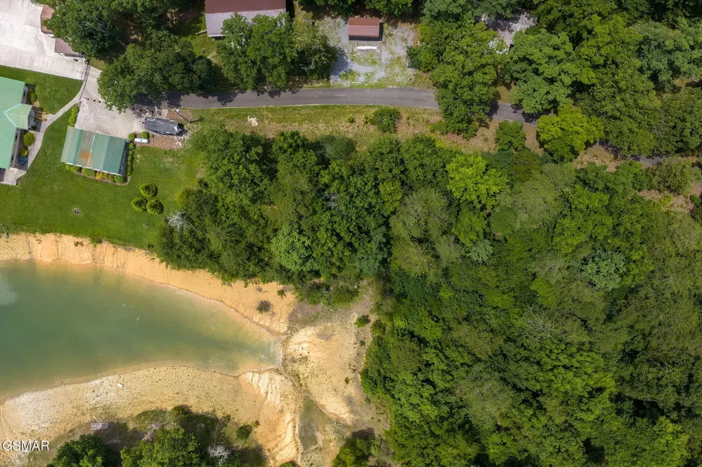 1909 Cheyene Trail Dandridge TN 37725
