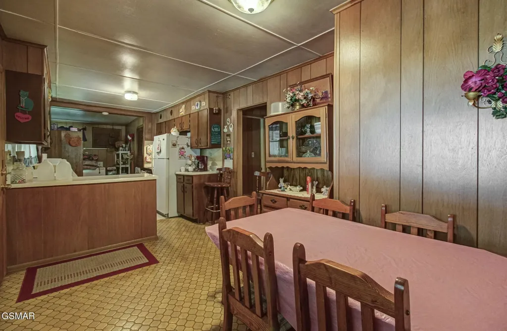 1909 Cheyene Trail Dandridge TN 37725