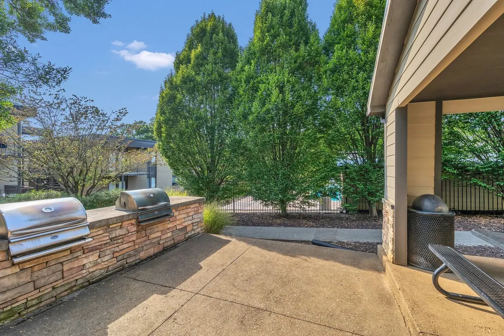 6680 Charlotte Pike Nashville TN 37209