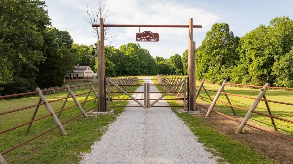66 Shawnokee Trail Charlotte TN 37036