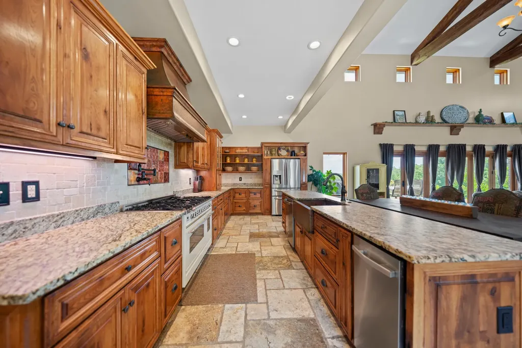 66 Shawnokee Trail Charlotte TN 37036