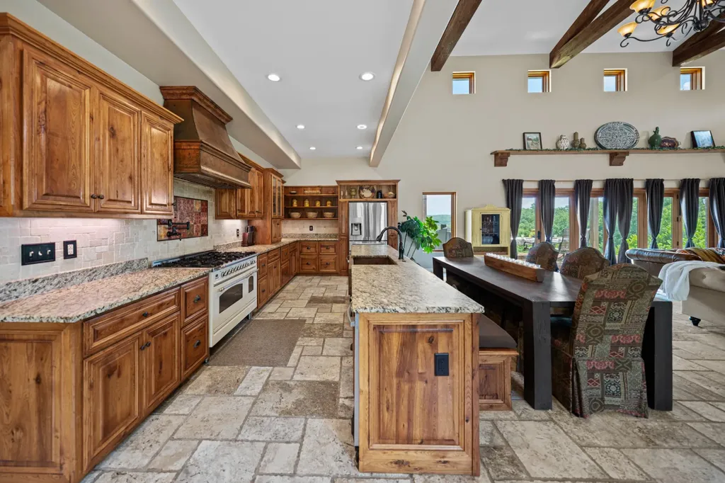 66 Shawnokee Trail Charlotte TN 37036