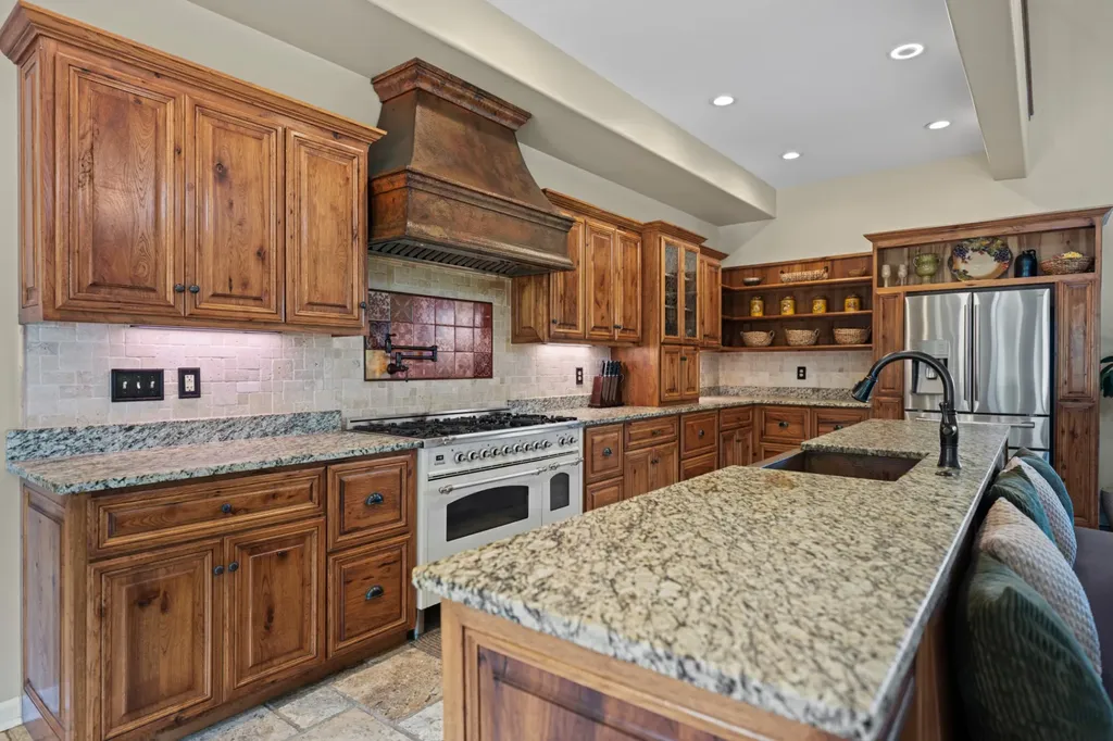 66 Shawnokee Trail Charlotte TN 37036