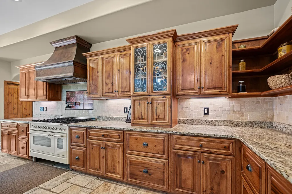 66 Shawnokee Trail Charlotte TN 37036