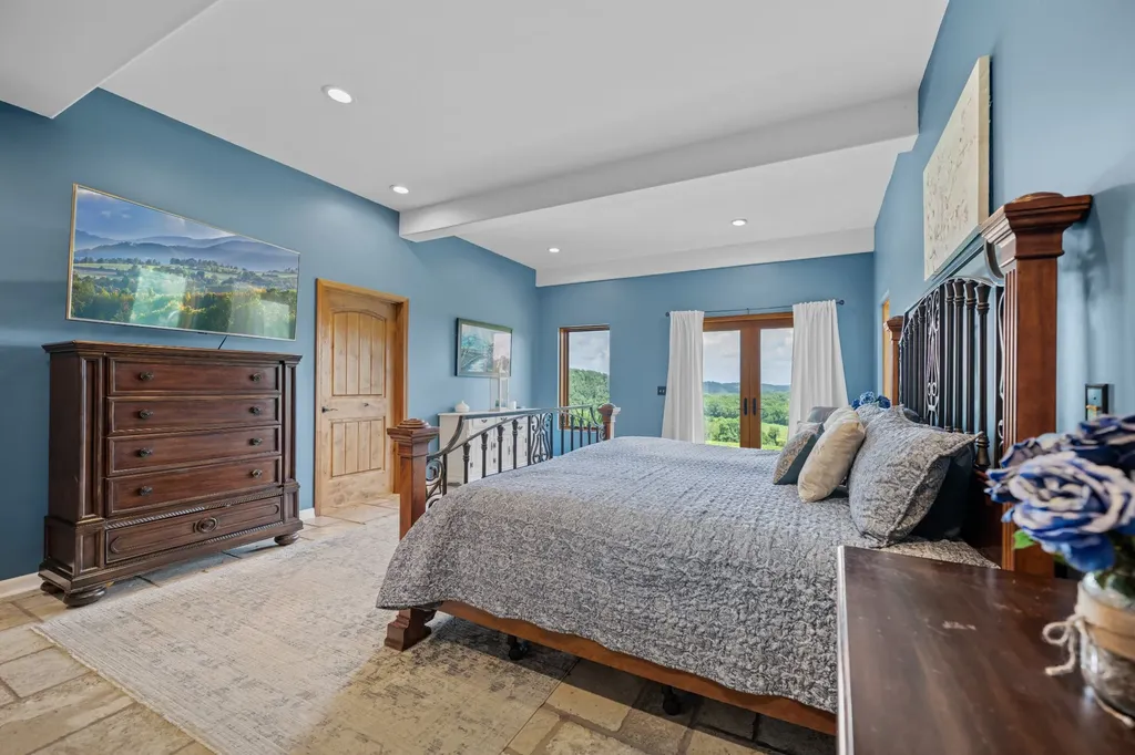 66 Shawnokee Trail Charlotte TN 37036