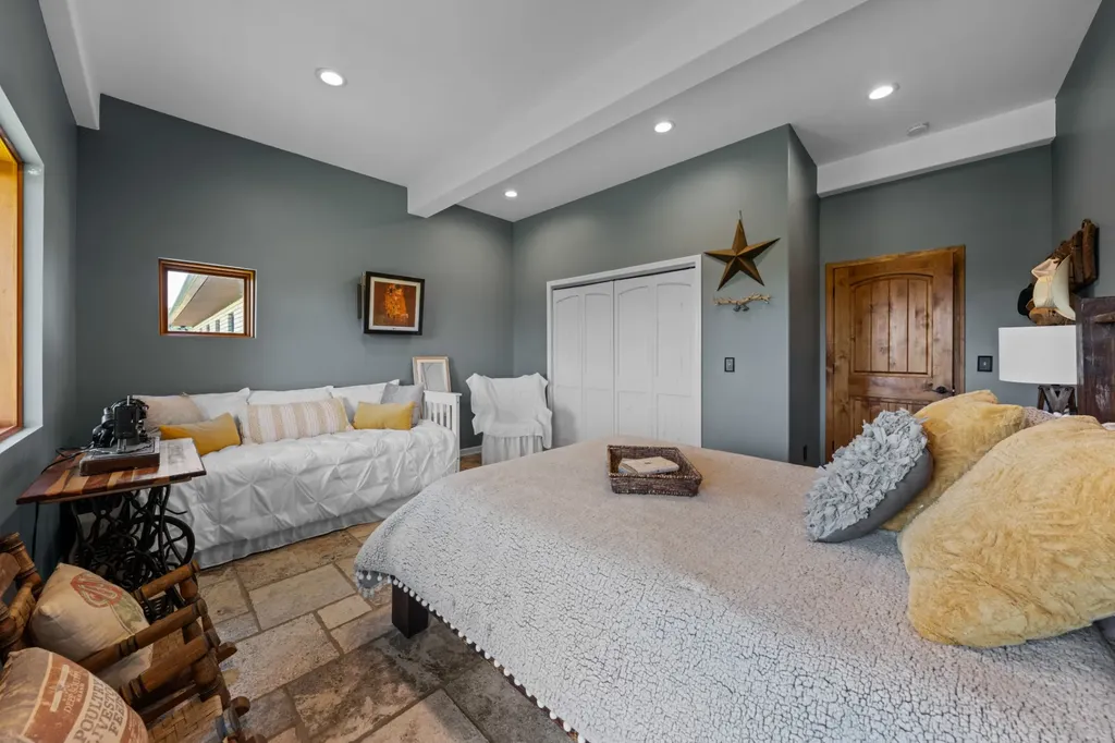 66 Shawnokee Trail Charlotte TN 37036