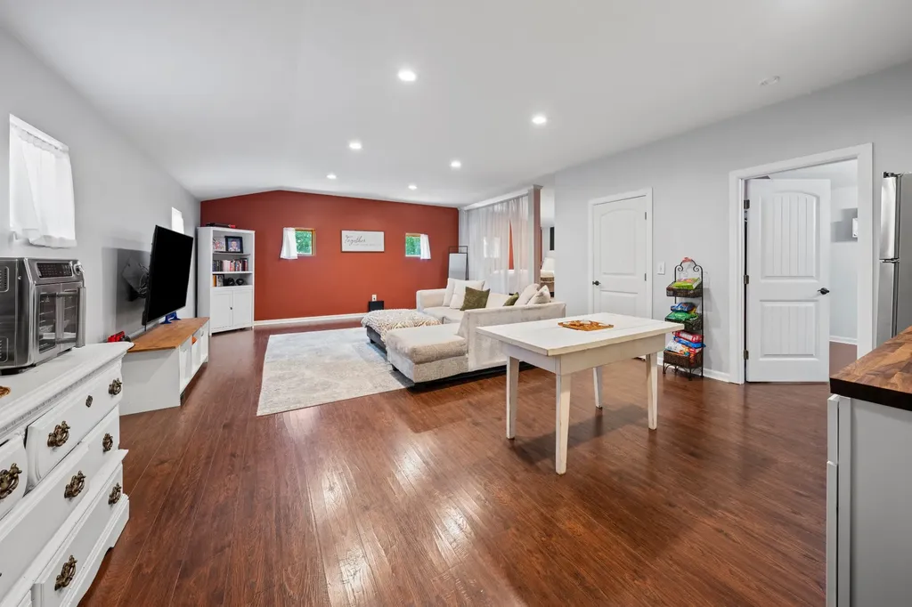 66 Shawnokee Trail Charlotte TN 37036