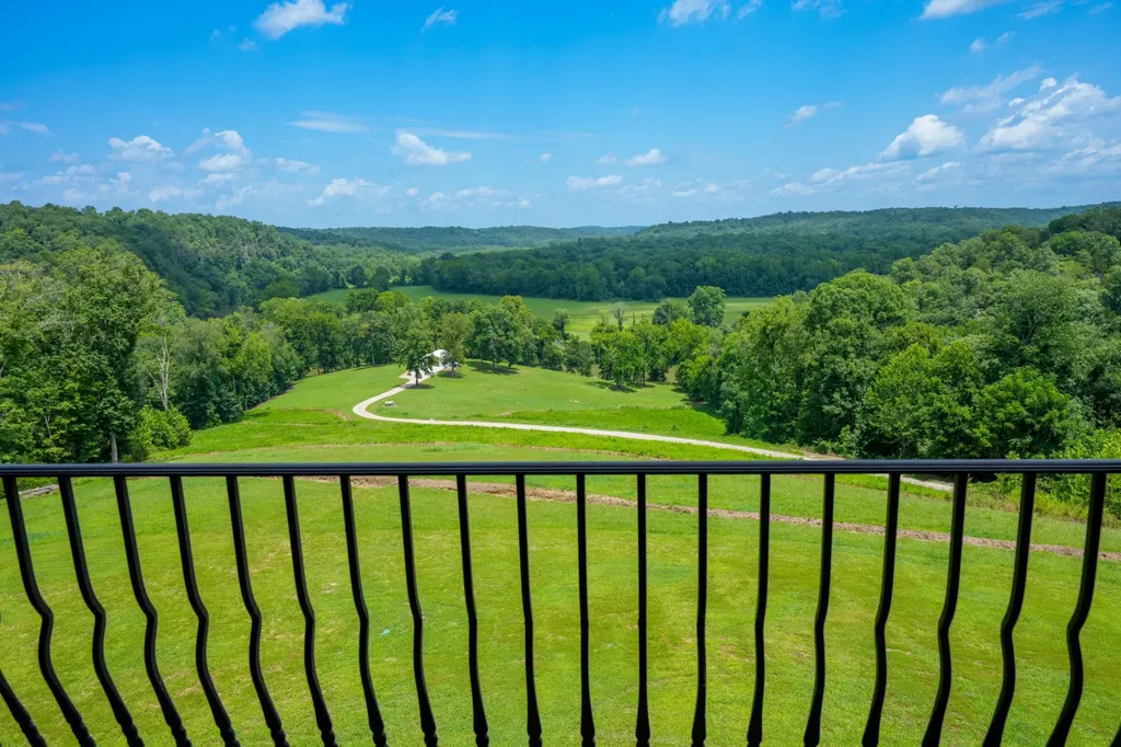 66 Shawnokee Trail Charlotte TN 37036