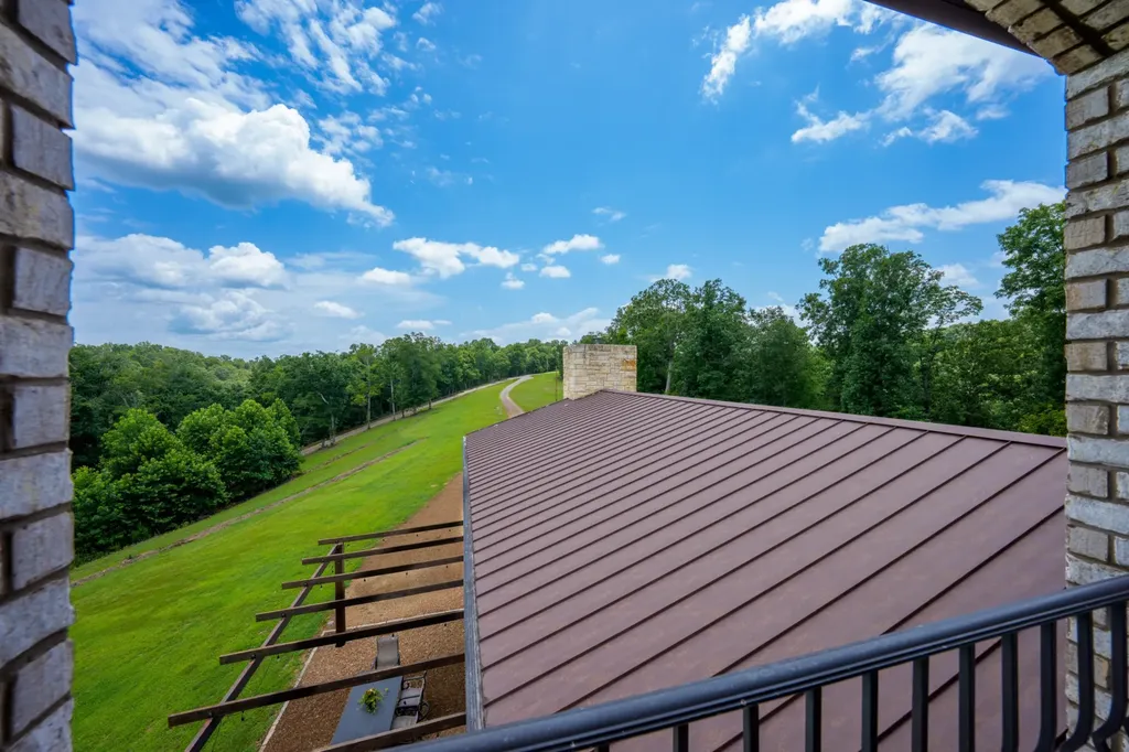 66 Shawnokee Trail Charlotte TN 37036