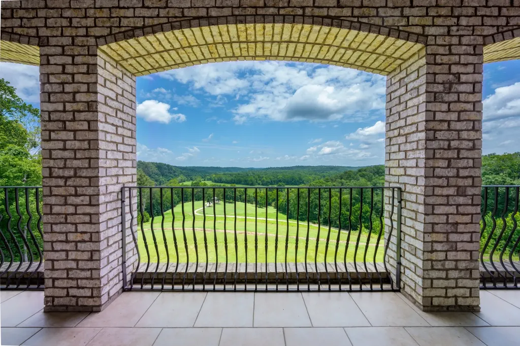 66 Shawnokee Trail Charlotte TN 37036