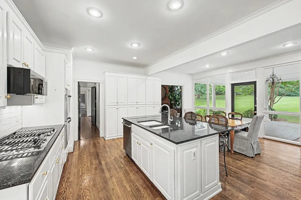 6111 Hickory Valley Road Nashville TN 37205